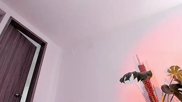 rossth1 online show from April 11, 7:07 pm