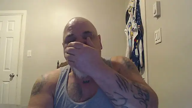 Newfiesausage1972 online show from March 4, 3:15 pm