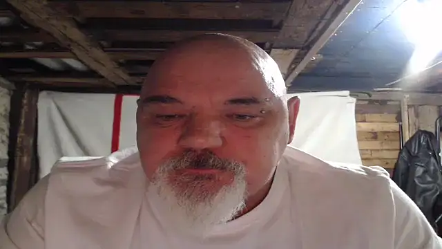 Newfiesausage1972 online show from November 18, 11:15 pm