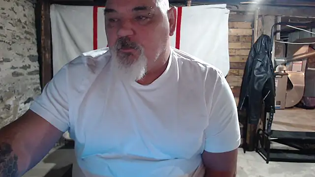 Newfiesausage1972 online show from November 26, 10:05 am