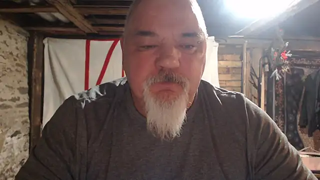 Newfiesausage1972 online show from February 1, 9:52 am