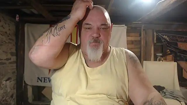 Newfiesausage1972 online show from March 5, 10:44 am