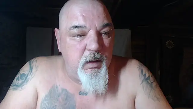 Newfiesausage1972 online show from March 25, 7:25 am