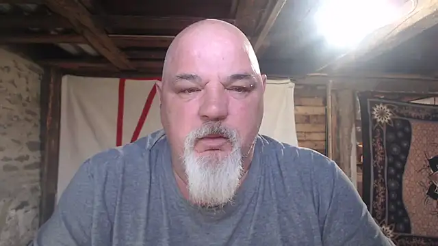 Newfiesausage1972 online show from April 20, 12:08 pm