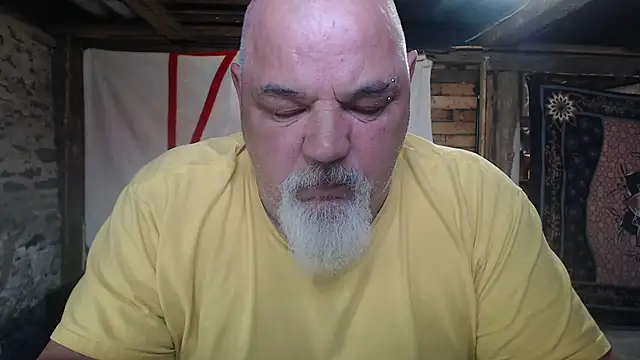 Newfiesausage1972 online show from April 23, 3:03 pm