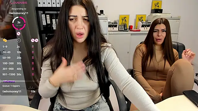 Snapshot of TiffanySweet chatting on December 31, 8:15 am TiffanySweet online show from December 31, 8:15 am