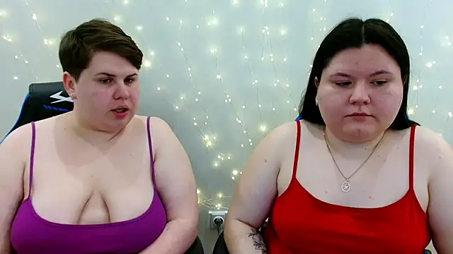 BeckyAndHellen online show from April 23, 10:03 am