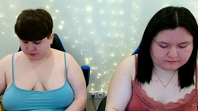 BeckyAndHellen online show from April 24, 9:45 am