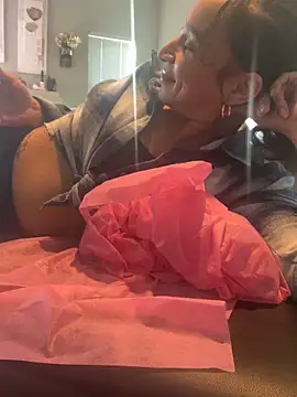 Shuggabutt online show from January 19, 9:55 pm