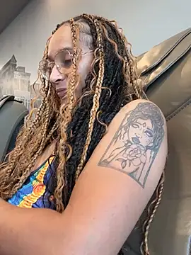 Shuggabutt online show from September 18, 1:18 am