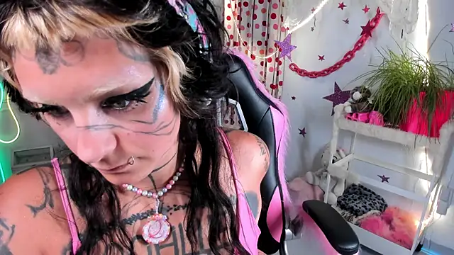 lady sontse  online show from May 10, 7:19 pm