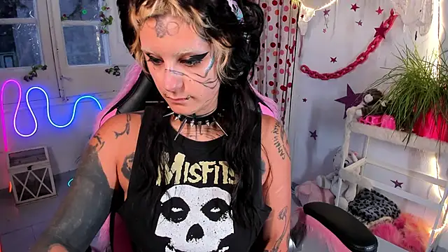 lady sontse  online show from May 13, 7:00 pm