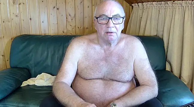 Snapshot of biggandybig chatting on February 7, 12:28 pm biggandybig online show from February 7, 12:28 pm