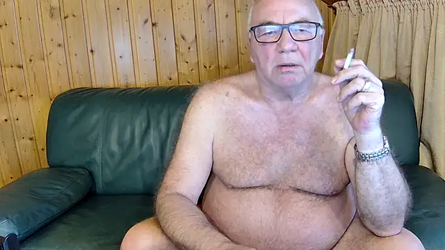 Snapshot of biggandybig chatting on February 12, 7:44 am biggandybig online show from February 12, 7:44 am