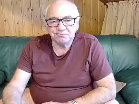 Snapshot of biggandybig chatting on February 22, 8:50 am biggandybig online show from February 22, 8:50 am