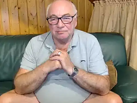 Snapshot of biggandybig chatting on February 24, 11:09 pm biggandybig online show from February 24, 11:09 pm