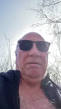 Snapshot of biggandybig chatting on March 8, 12:41 pm biggandybig online show from March 8, 12:41 pm