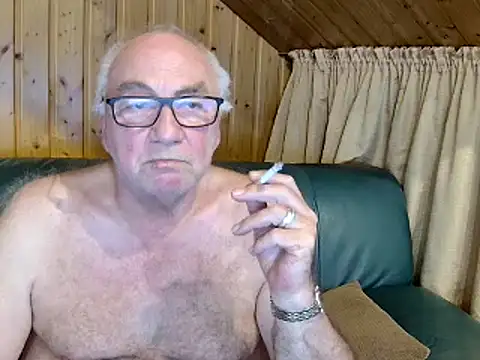Snapshot of biggandybig chatting on March 9, 9:57 pm biggandybig online show from March 9, 9:57 pm