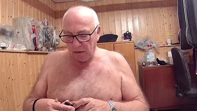 Snapshot of biggandybig chatting on March 21, 5:56 pm biggandybig online show from March 21, 5:56 pm