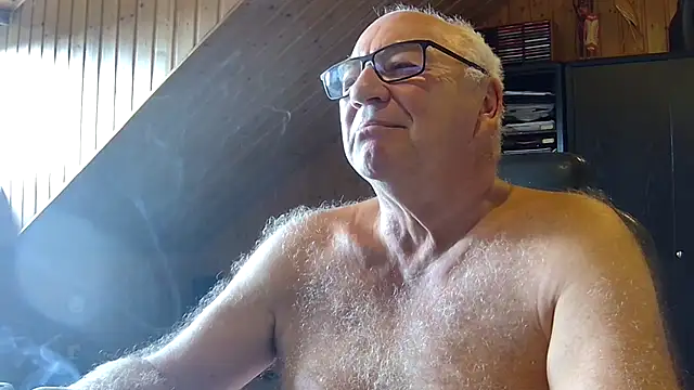 Snapshot of biggandybig chatting on September 16, 9:32 am biggandybig online show from September 16, 9:32 am