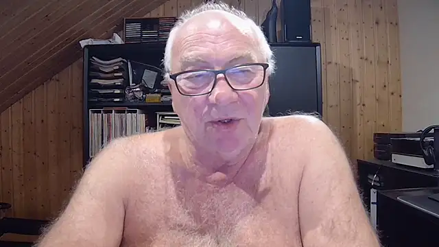 Snapshot of biggandybig chatting on September 28, 2:17 am biggandybig online show from September 28, 2:17 am