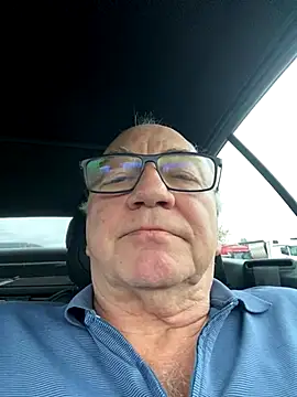 Snapshot of biggandybig chatting on October 7, 3:53 pm biggandybig online show from October 7, 3:53 pm