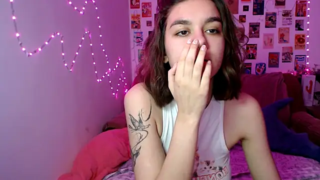 Snapshot of Celine_Dionn chatting on December 7, 10:45 am Celine Dionn online show from December 7, 10:45 am