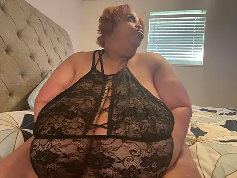 Snapshot of Missredboneo12 chatting on October 2, 2:02 pm Missredboneo12 online show from October 2, 2:02 pm