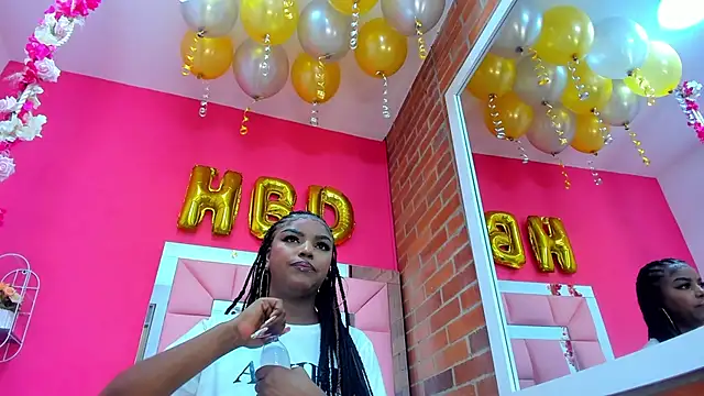 Snapshot of malu_horny_69 chatting on December 6, 3:00 pm malu horny 69 online show from December 6, 3:00 pm