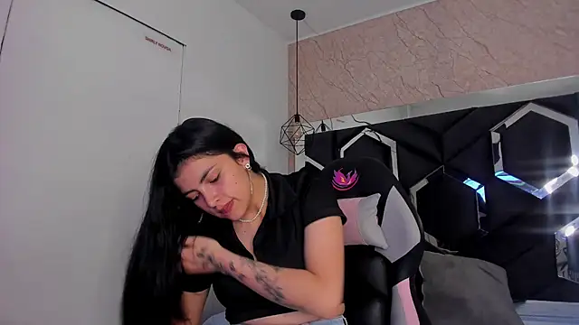 Snapshot of _Lixth_ chatting on December 2, 8:00 pm Lixth online show from December 2, 8:00 pm