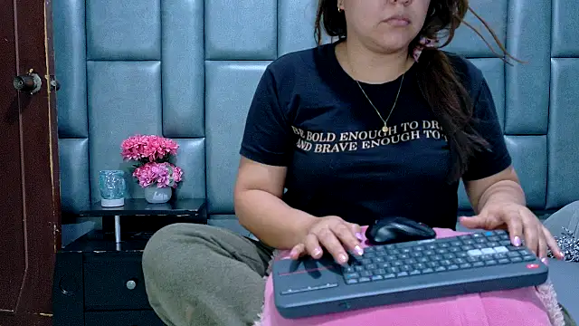 Snapshot of SaritaHerrera chatting on August 10, 3:43 am SaritaHerrera online show from August 10, 3:43 am