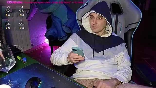 Snapshot of Gil_gamesh90 chatting on March 10, 10:34 pm Gil gamesh90 online show from March 10, 10:34 pm