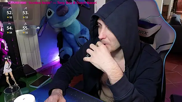 Snapshot of Gil_gamesh90 chatting on March 22, 11:32 am Gil gamesh90 online show from March 22, 11:32 am