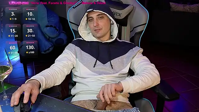 Snapshot of Gil_gamesh90 chatting on March 22, 8:48 pm Gil gamesh90 online show from March 22, 8:48 pm