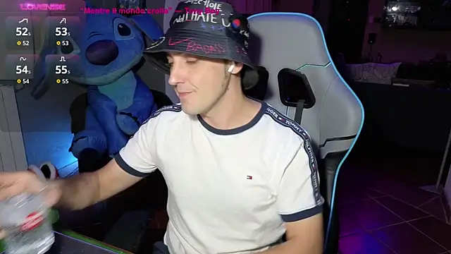 Snapshot of Gil_gamesh90 chatting on September 12, 7:03 pm Gil gamesh90 online show from September 12, 7:03 pm