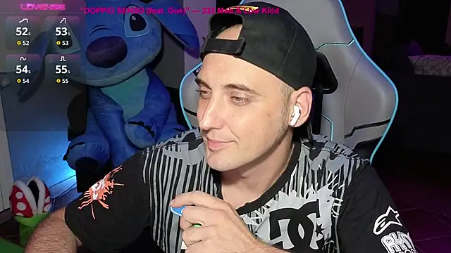 Snapshot of Gil_gamesh90 chatting on September 24, 5:27 pm Gil gamesh90 online show from September 24, 5:27 pm