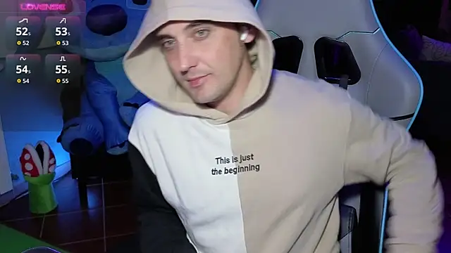 Snapshot of Gil_gamesh90 chatting on October 13, 7:47 pm Gil gamesh90 online show from October 13, 7:47 pm