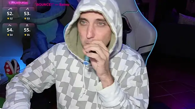 Snapshot of Gil_gamesh90 chatting on October 19, 6:08 pm Gil gamesh90 online show from October 19, 6:08 pm