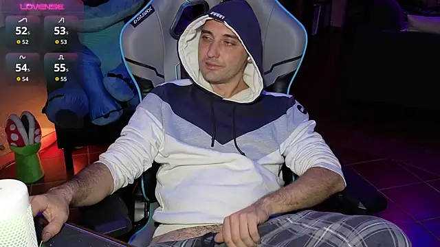 Snapshot of Gil_gamesh90 chatting on October 26, 2:39 am Gil gamesh90 online show from October 26, 2:39 am