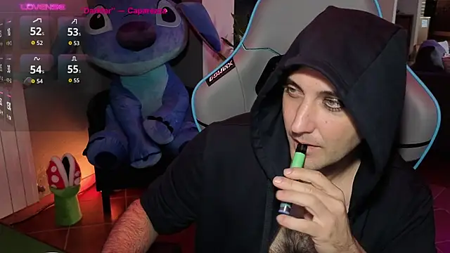 Snapshot of Gil_gamesh90 chatting on November 1, 7:32 am Gil gamesh90 online show from November 1, 7:32 am