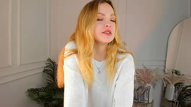 stay with alice online show from November 24, 1:44 pm