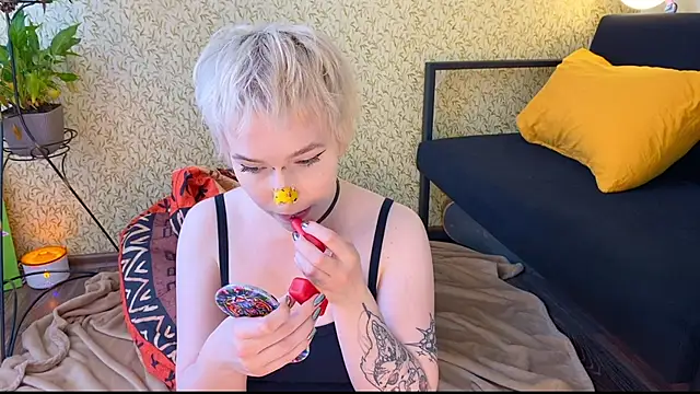 EmmyAmbros online show from March 22, 8:40 am