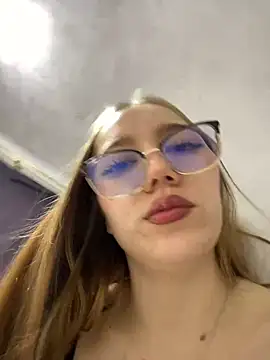 Snapshot of melody-dy chatting on February 18, 9:09 pm melody-dy online show from February 18, 9:09 pm