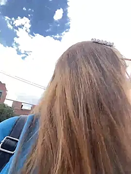 Snapshot of melody-dy chatting on February 19, 8:41 pm melody-dy online show from February 19, 8:41 pm