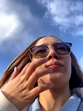 Snapshot of melody-dy chatting on October 8, 10:07 pm melody-dy online show from October 8, 10:07 pm