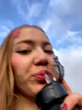 Snapshot of melody-dy chatting on October 15, 10:10 pm melody-dy online show from October 15, 10:10 pm