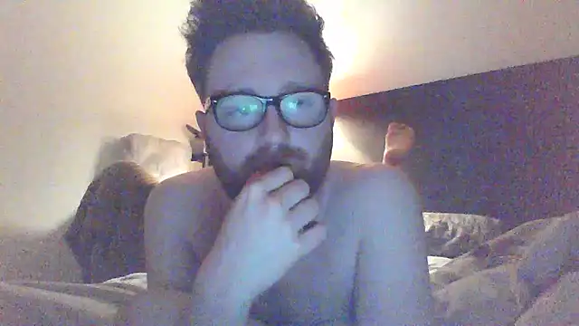 Snapshot of HotGinger9393 chatting on January 8, 2:35 am HotGinger9393 online show from January 8, 2:35 am