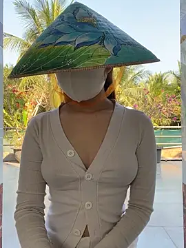 BabyThree  online show from April 1, 9:10 am