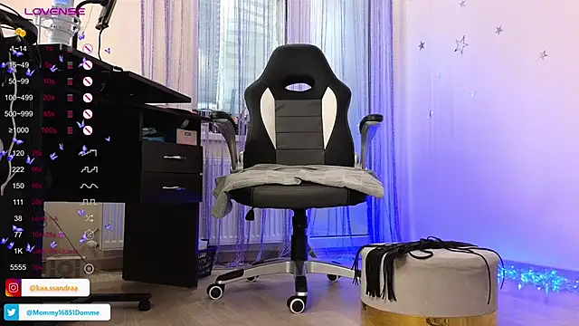 misskaassandraa online show from March 18, 10:25 am