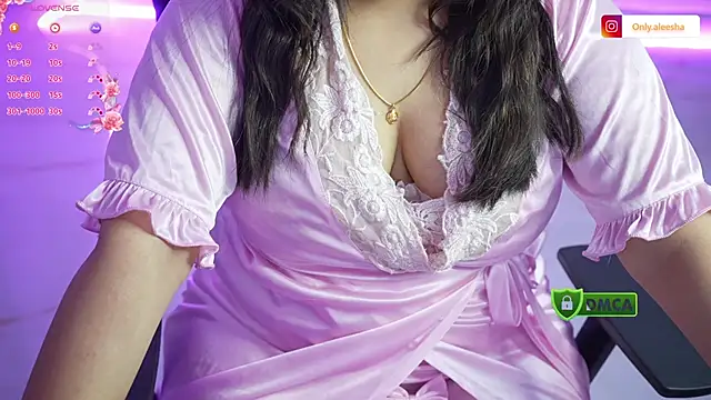Snapshot of only_aleesha chatting on November 1, 4:31 pm only aleesha online show from November 1, 4:31 pm